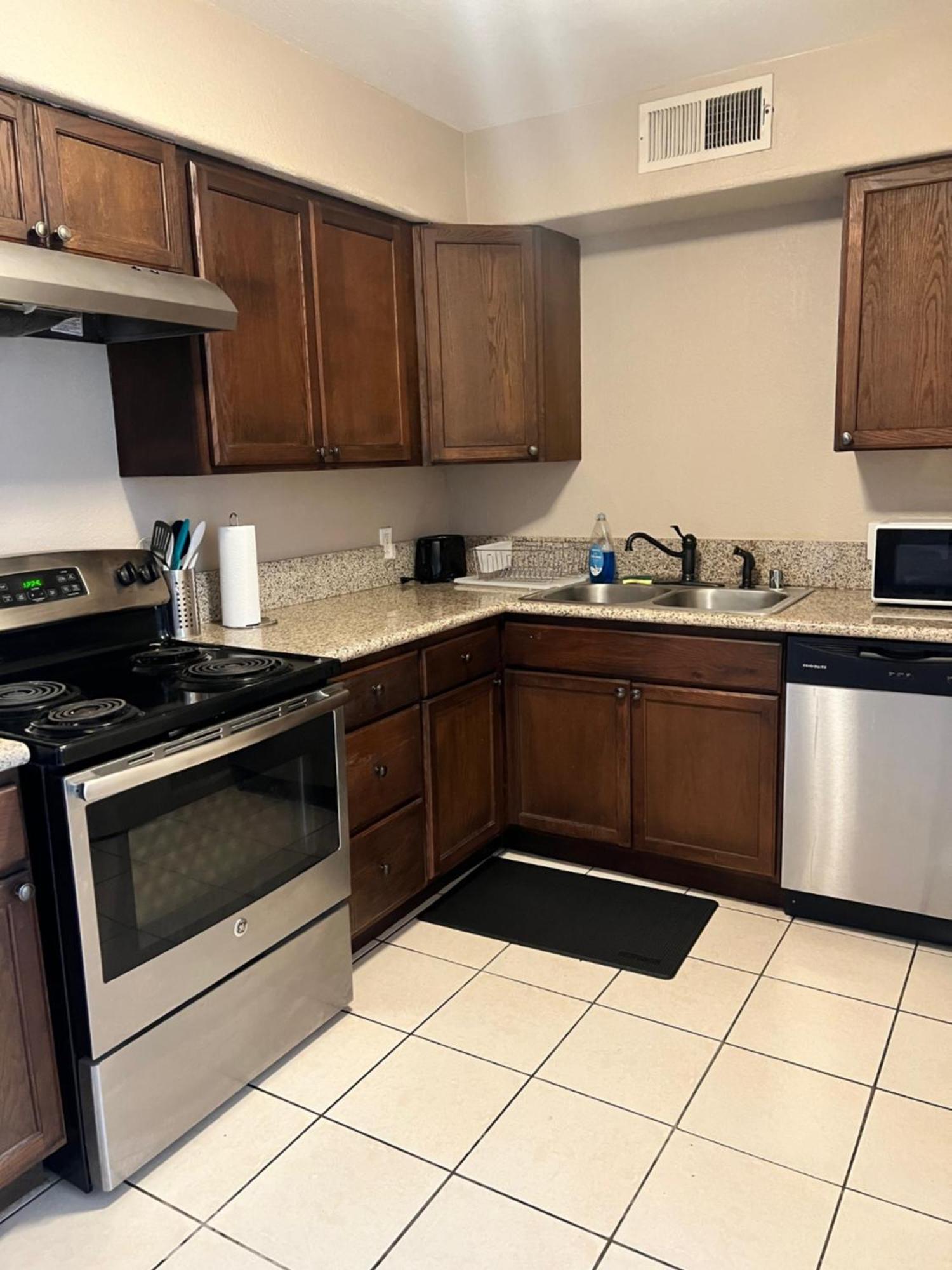 Serene 2Bed 1Bath Condo With Parking 弗雷斯诺 外观 照片